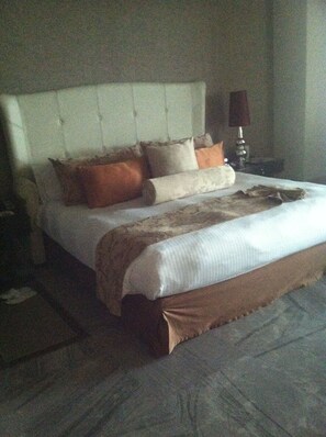 2 عدّة غرف نوم وواي فاي مجانًا وملاءات أسرّة