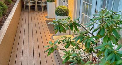 Modern, Chic, Walk to Shops and Private Parking