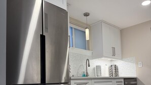 茶具/咖啡用具、冰箱、微波炉、烤箱