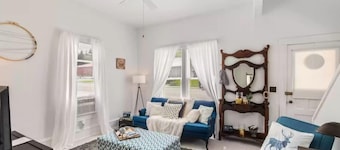 Charming, cozy, vintage house located in the historic Silver Valley.