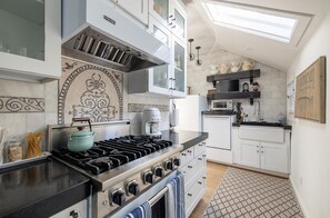 Kühlschrank, Ofen, Herdplatte, Geschirrspüler