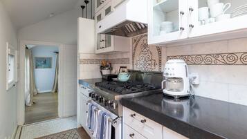 雪櫃、焗爐、爐具、洗碗機