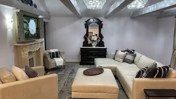 電視、壁爐、書籍、 辦公室