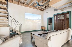 Smart TV, libros y estéreo 