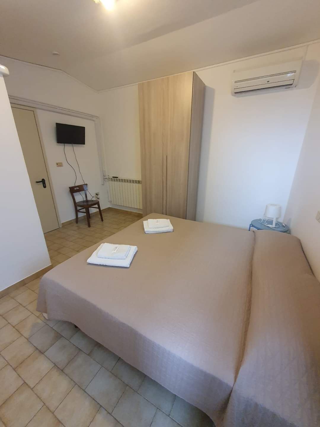 Economy Double Room | In-room safe, WiFi (free), bed sheets