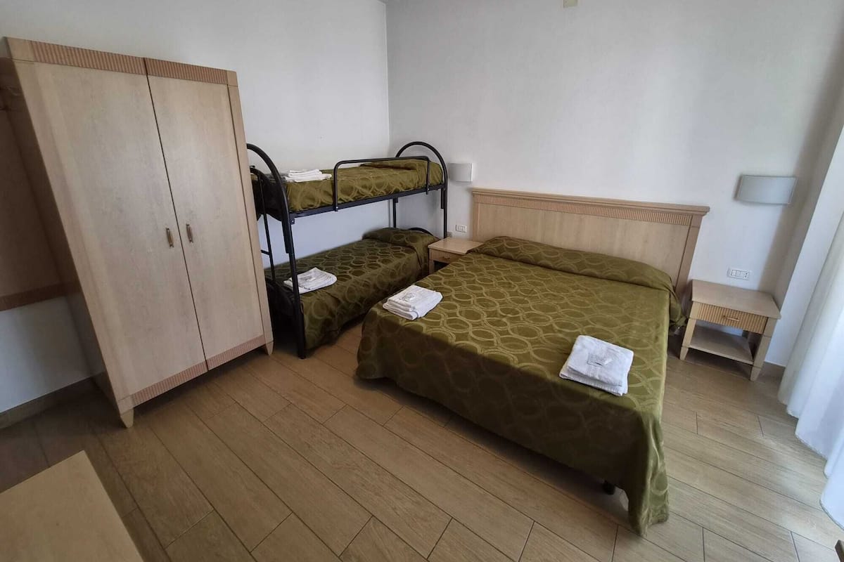 Basic-Vierbettzimmer