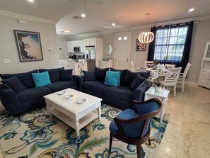 Smart TV, books, music library, video library - Breathtaking Pool Front 3-Bedroom Condo, Just 8-Min Walk to Pristine Beach! (Nassau)