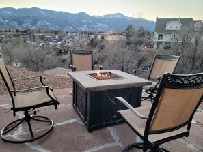 Outdoor dining - Grandview Mesa - Amazing Mountain Views!!! (Colorado Springs)