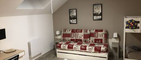 1 chambre, bureau, lit parapluie, Wi-Fi gratuit