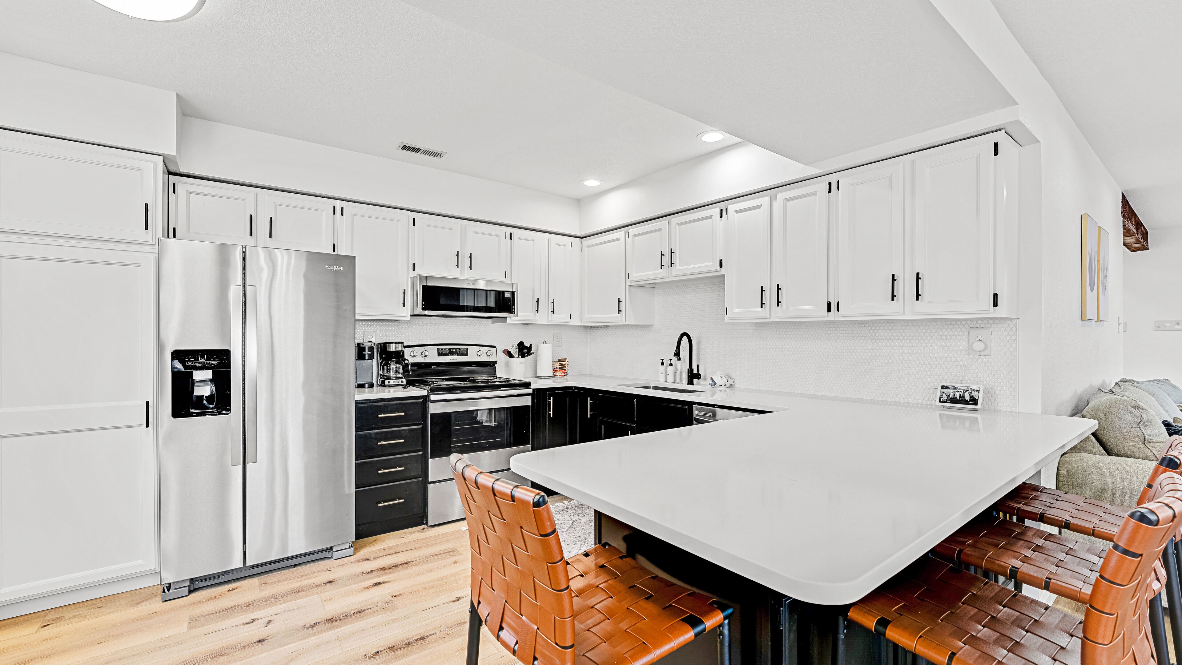 Refrigerador, microondas, horno y parrilla de estufa 