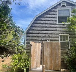 Exterior - Chappy cottage with private beach (Edgartown)