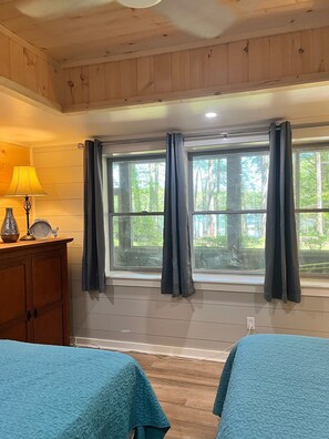 5 bedrooms, desk, iron/ironing board, travel crib