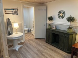 Dusj, boblebad, hårføner og håndklær