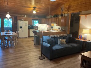 Smart TV, computer monitors - Peaceful 5-bedroom, 3-bathroom lake front cabin with 2 porches for relaxing. (Lavonia)