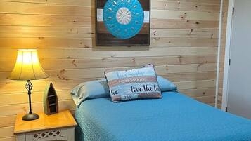 5 bedrooms, desk, iron/ironing board, travel crib