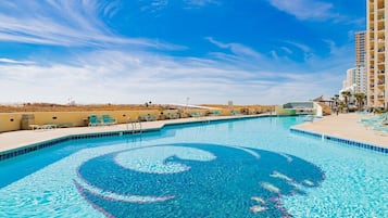 Una piscina techada, una piscina climatizada