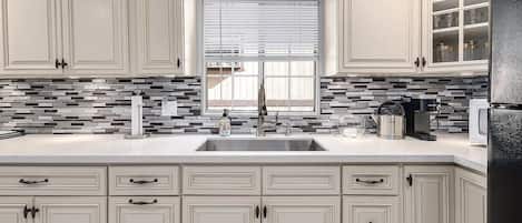 Microonde, forno, piano cottura, lavastoviglie