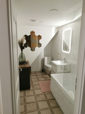 Hair dryer, towels, soap, shampoo