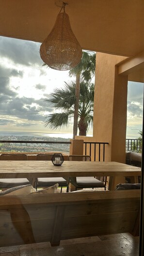 Outdoor dining - Superb renovated apartment with sea view - Hacienda del Senorio de Cifuentes (AN)