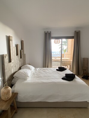 3 bedrooms, iron/ironing board, travel cot, free WiFi - Superb renovated apartment with sea view - Hacienda del Senorio de Cifuentes (AN)