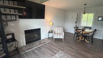 Smart TV y chimenea