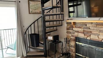 Smart TV, fireplace