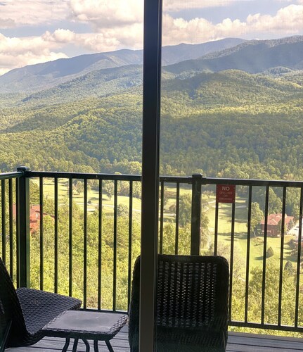 Amazing View!!  Indoor Pool, Hot Tub, and Sauna