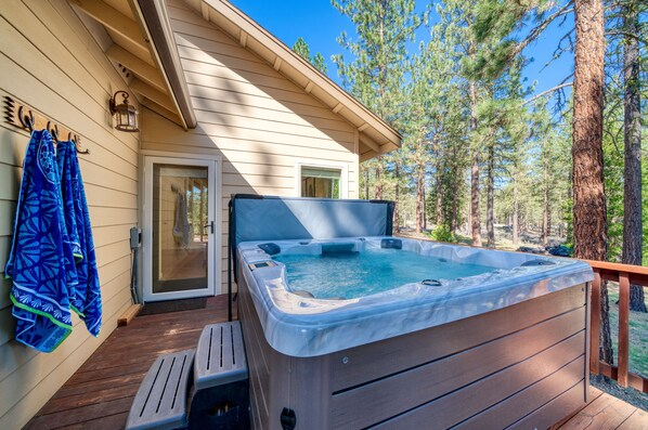 Outdoor spa tub