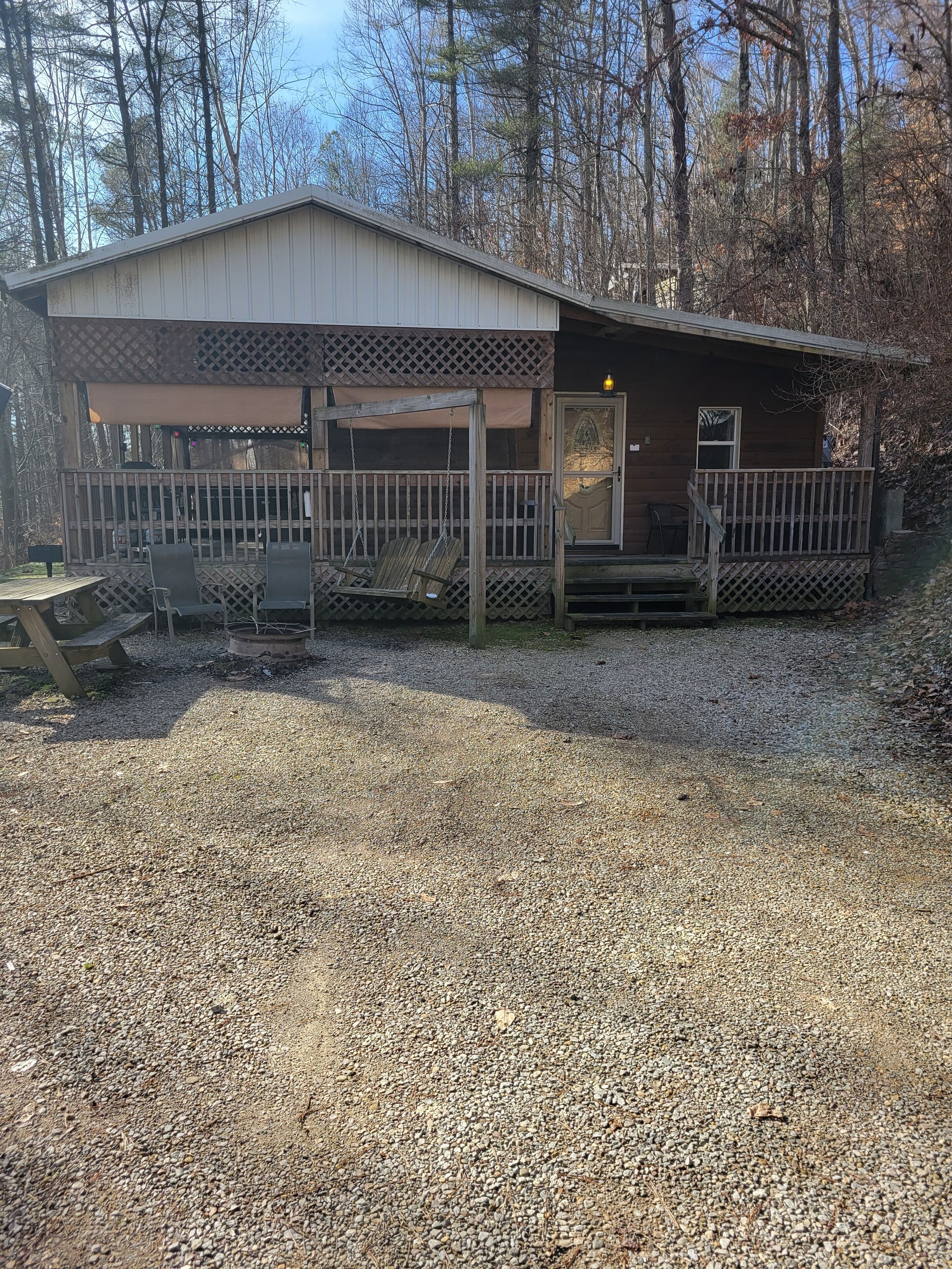 Acorn Cabin located in Hocking Hills 5 miles away from State Parks