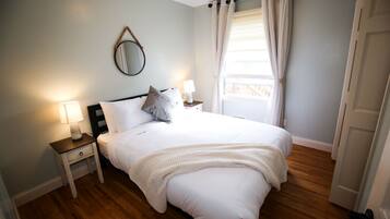 5 bedrooms, desk, iron/ironing board, WiFi