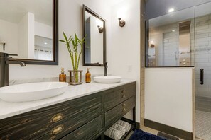 Douche, sèche-cheveux