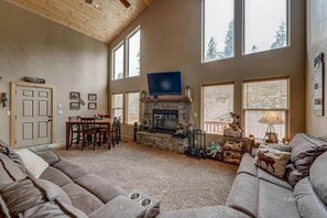 Smart TV, fireplace - The Duck Creek Village Getaway (Duck Creek Village)