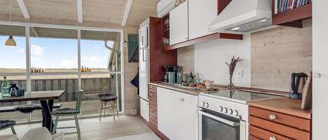 Fridge, stovetop, dishwasher