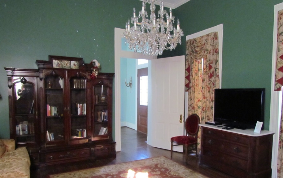 Library Suite - Elite Suite - Natchitoches, LA