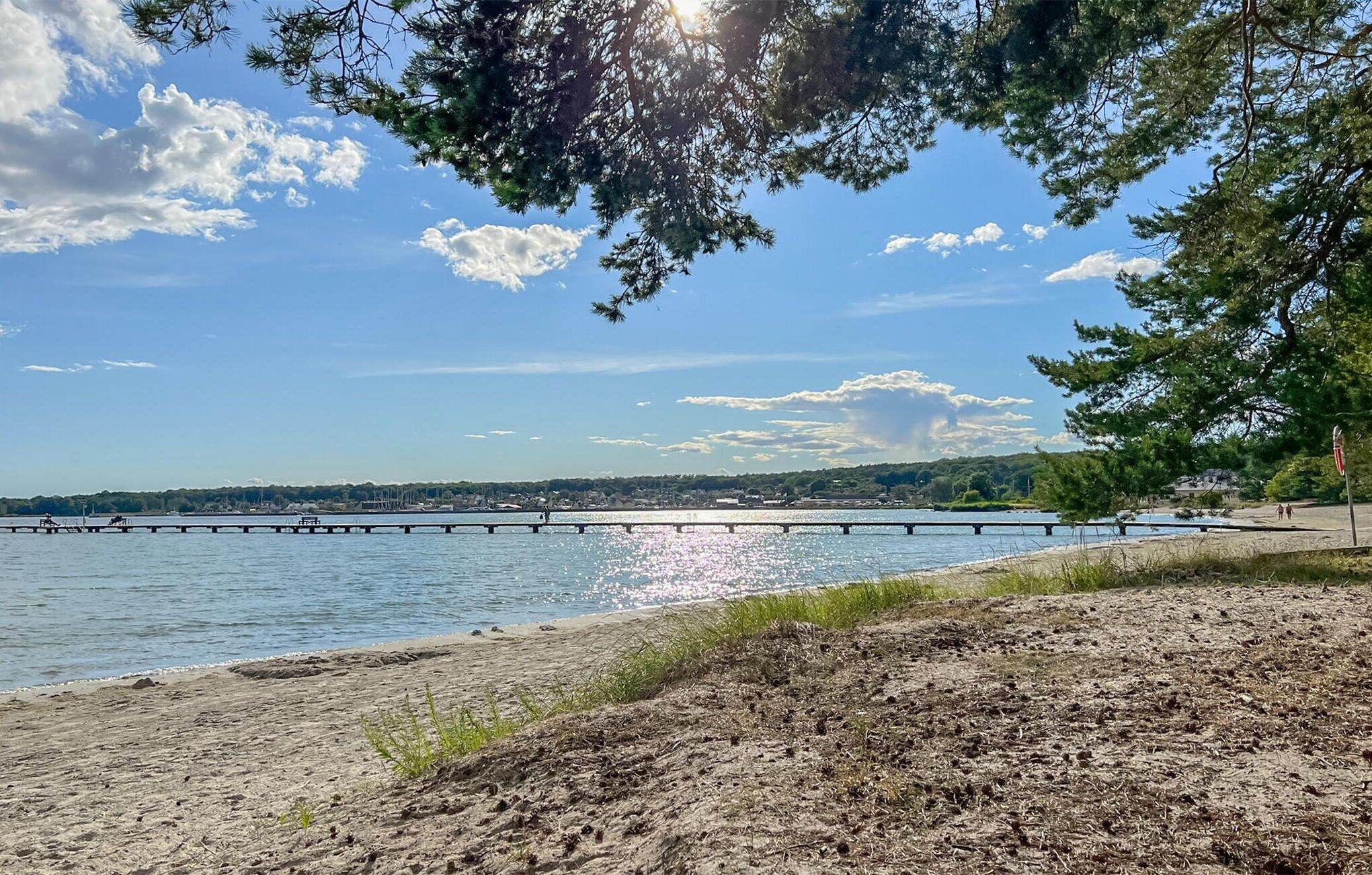 Nær stranden og fisking