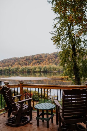 Property grounds - Rustic Riverfront Retreat w/ Hot Tub + River Access + Views (Northumberland)