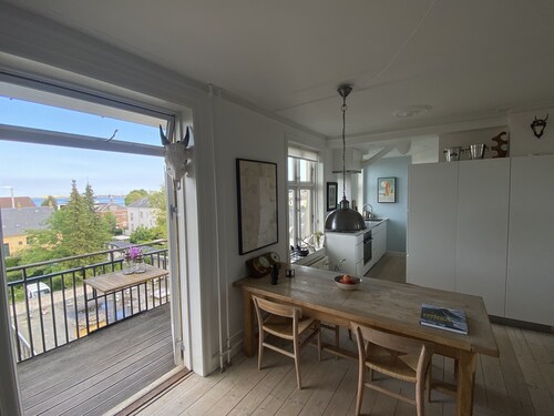 Wake up to sea view and sunrise