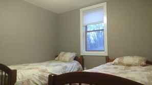 4 bedrooms, bed sheets