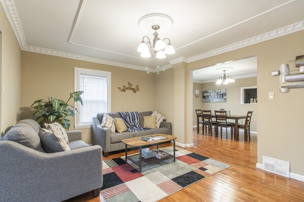 Smart TV, books - Live like a local in chic 3BR/2BA renovated home🏡 (Colmar)