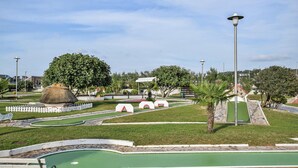 A golf course with a putting green, sand bunkers, and a well-maintained lawn. - 1 bedroom gorgeous apartment in Blonville-sur-Mer (Blonville-sur-Mer)