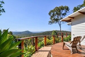 Property grounds - Sunshine Coast Oasis with 180 views & Sea Breeze 2 (Image Flat)