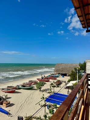 On the beach, white sand, 10 beach bars - Pousada Mahalô (Cruz)