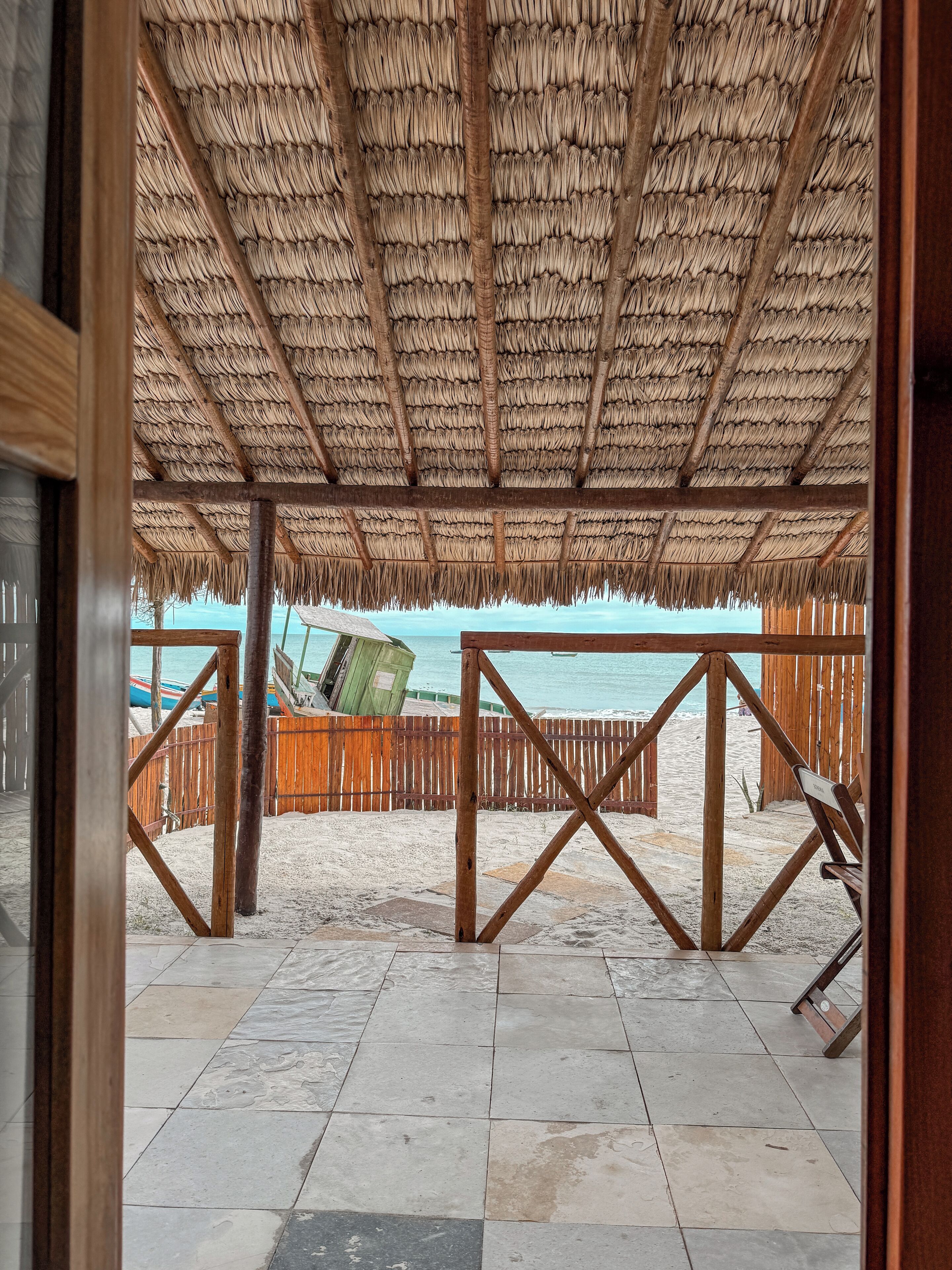 Quarto triplo, varanda coberta, vista para a praia | Vista para praia/oceano