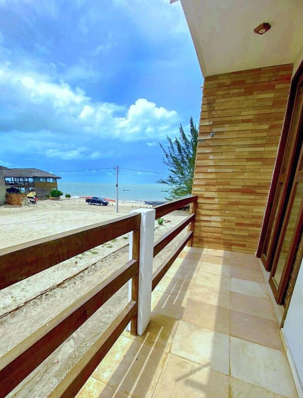 Habitación doble Confort, 1 cama matrimonial, microondas, vista a la playa | 1 habitación y wifi gratis