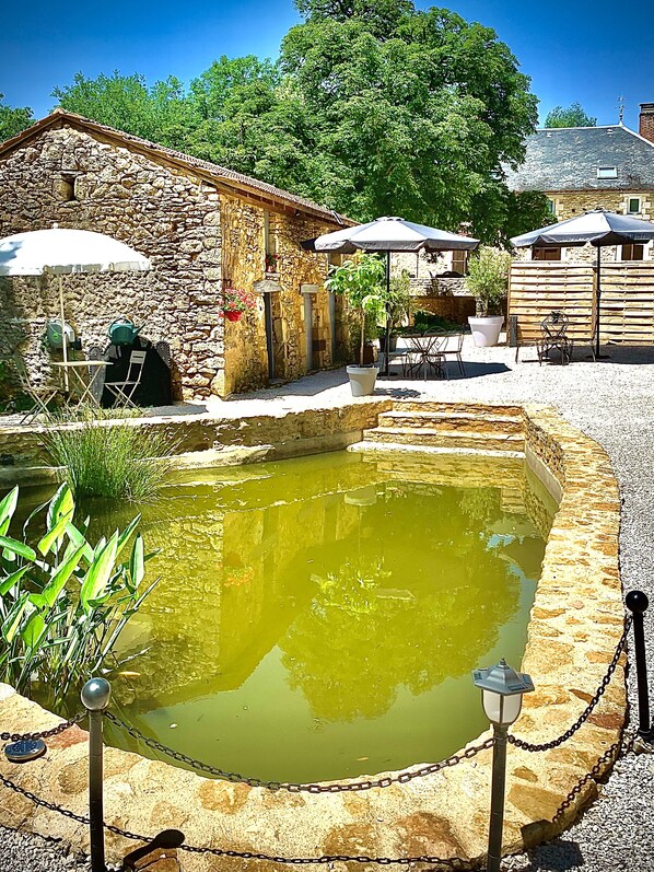 Exterior - La biche au bois (Montclera)