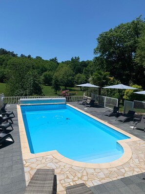 Exterior - La biche au bois  (Montclera)