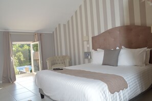 舒適客房, 1 張特大雙人床 (La Cazalaise) | 低過敏寢具、羽絨被、獨特裝潢、布置獨特