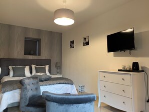 Comfort Room, 1 King Bed, Courtyard View (La Milande)
