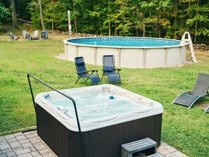Outdoor spa tub - Bear House Catskills: Private Pool, Pond & Hot Tub (Cairo)