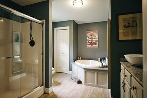 Hair dryer, bidet, towels, soap - Luxe Catskills Mountain Retreat with Private Pool, Hot Tub, Fire Pit, and Pond (Cairo)